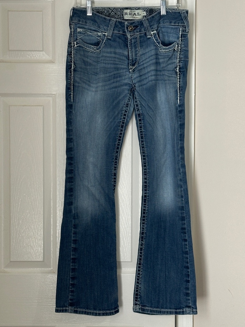 Ariat Women's  R.E.A.L. Denim women's blue jeans Embroidered Pockets 30 Short